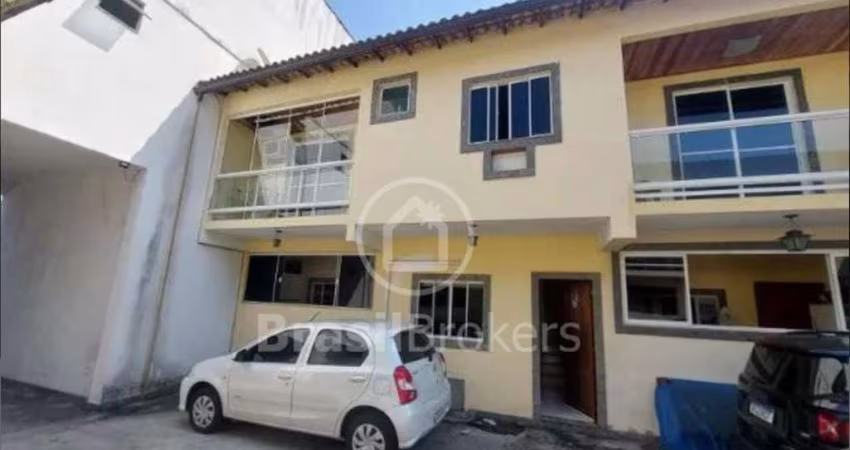 Casa Duplex em condomínio fechado em Marechal Hermes