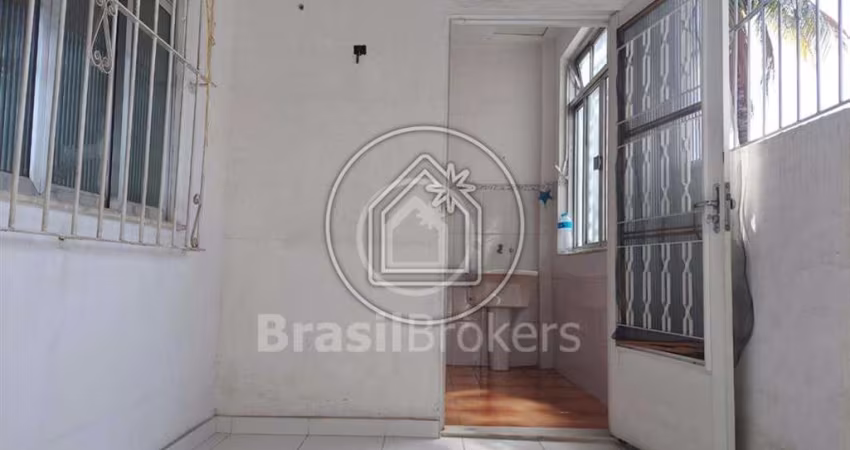 Casa de vila 3 quartos , junto a estação de Ramos, e Supermercado Mundial