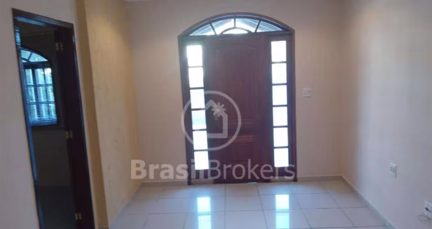 Casa à venda com 400,00m² e 2 quartos em Marechal Hermes, Rio de Janeiro - rj