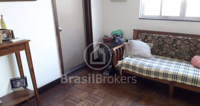 Casa à venda com 500,00m² e 3 quartos em Cavalcanti, Rio de Janeiro - rj