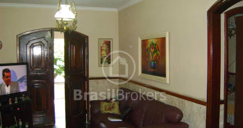 Casa à venda com 500,00m² e 3 quartos em Cavalcanti, Rio de Janeiro - rj