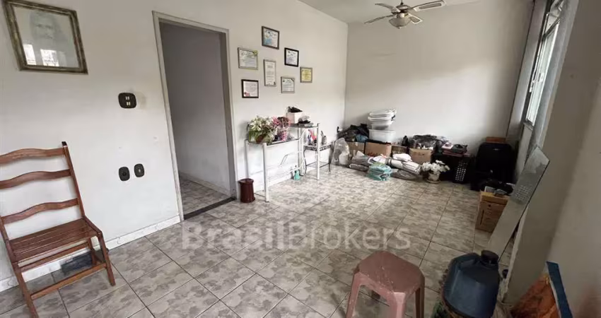 Casa à venda com 263,00m² e 6 quartos em Bento Ribeiro, Rio de Janeiro - RJ
