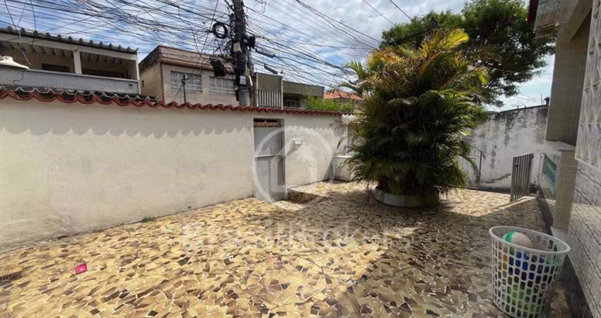 Casa à venda com 2 quartos em Pilares - RJ
