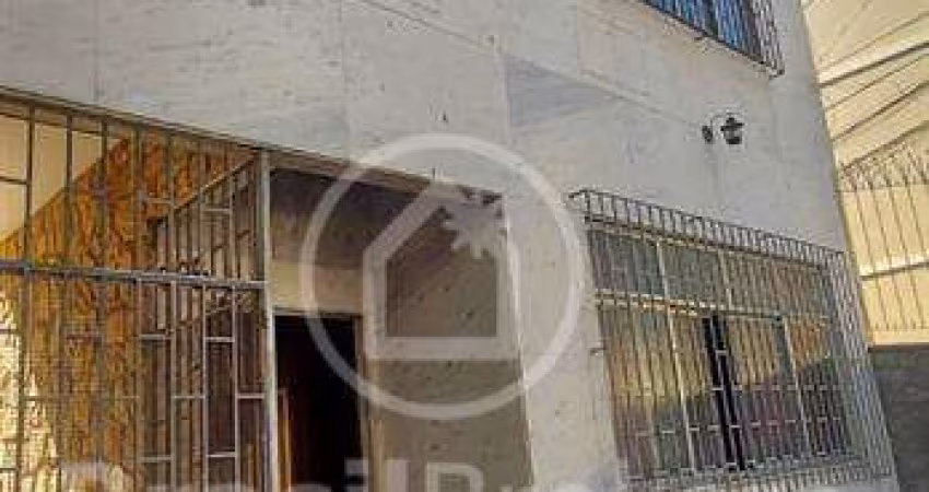 Oportunidade Única! Excelente Casa Duplex Frente com Área Frontal e Estrutura Sólida