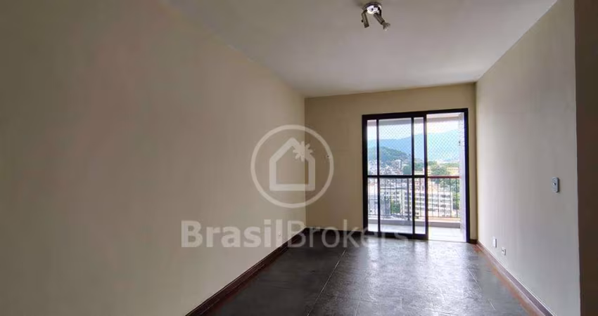 Excelente Apartamento Dois Quartos,  Varanda e Infra