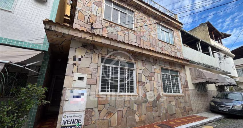 Magnifica casa, no coração do bairro, 3 dormitórios, amplo terraço, Aceitando financiamento.