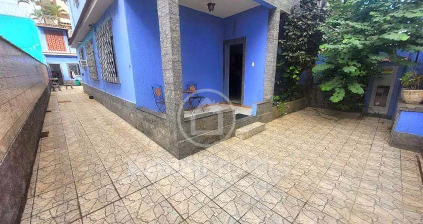 Magnífica casa de vila duplex, quintal, 4 quartos, suíte, varanda e dependências completas