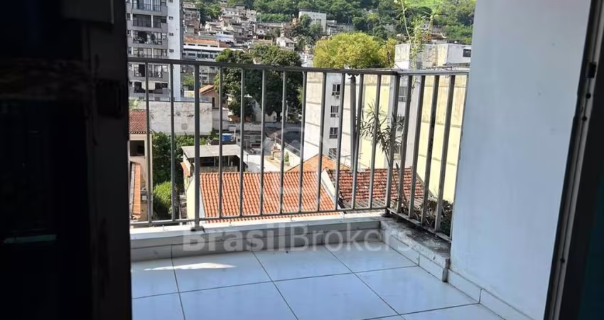 Amplo apartamento 2 quartos 1 suíte varanda e vaga