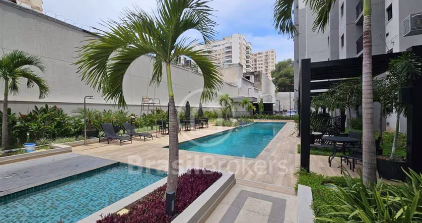 Apartamento 02 Quartos com Varanda Frente ao Shopping