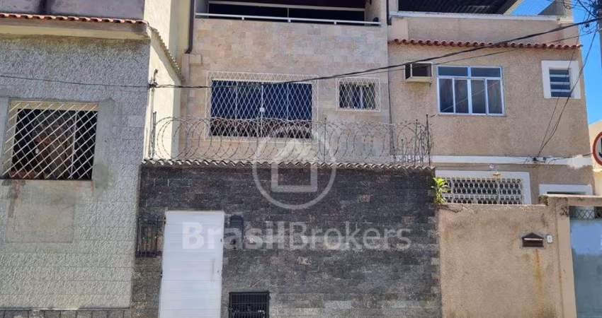 Casa 3 quartos, sendo 1 suíte