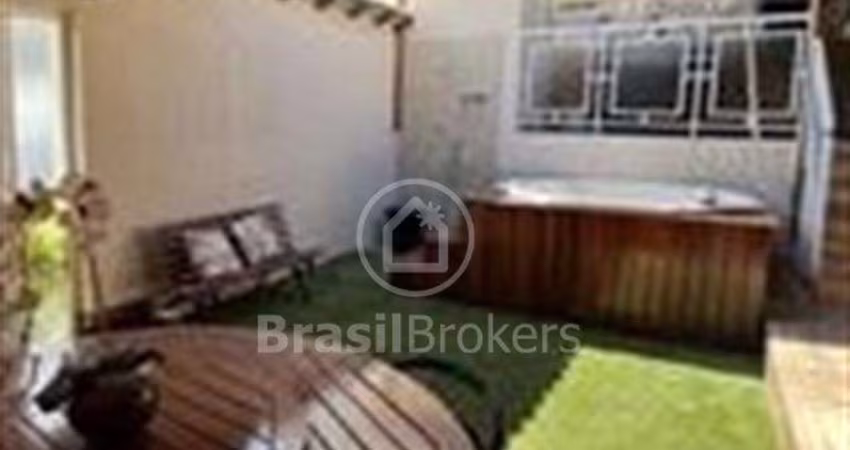 Casa em condomínio fechado em Bangu