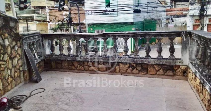 APARTAMENTO TIPO CASA NO MÉIER