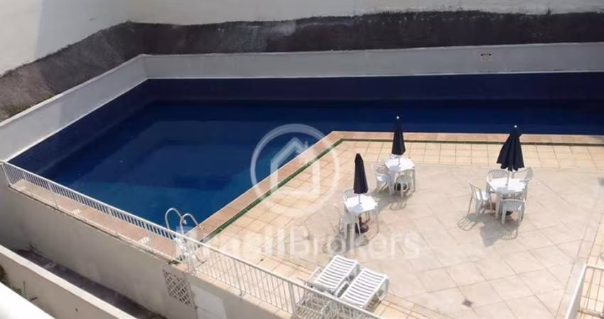 Ótimo Apt !!!... varanda / 2qts / elevador /  infra total