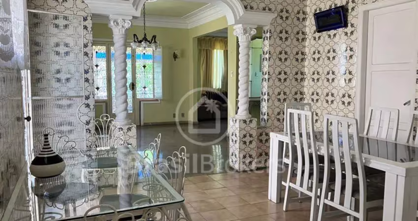 Excelente casa de dois andares à venda, próxima ao méier