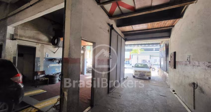 Galpão  com 429m2 Av. Padre Roser