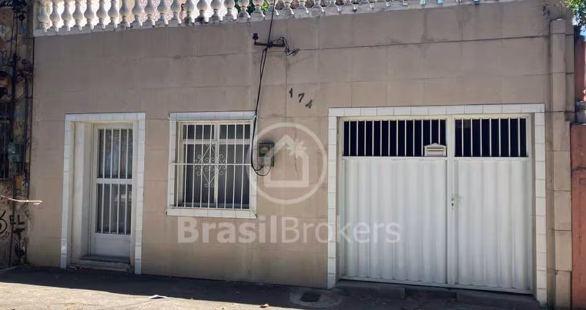 Casa duplex com 2 quartos em excelente localização no Engenho de Dentro