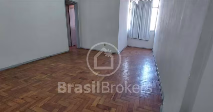 Apartamento de frente 2 quartos mais dependência de empregada