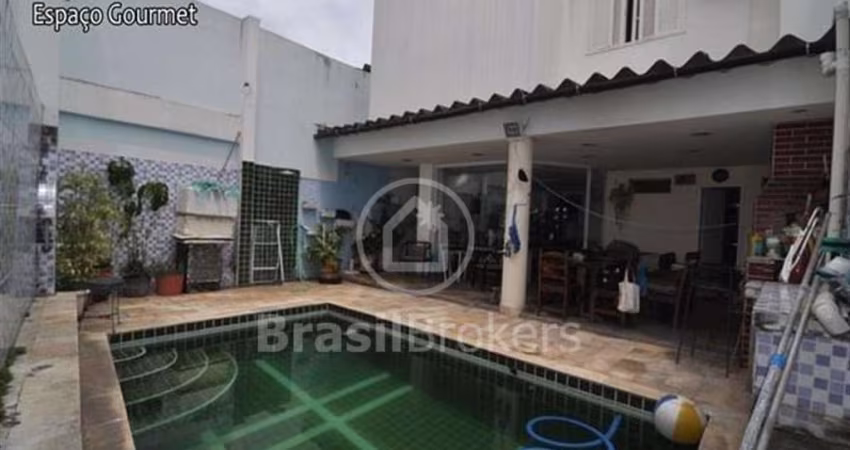 Casa à venda com 208,00m² e 4 quartos em Quintino Bocaiúva, Rio de Janeiro - rj
