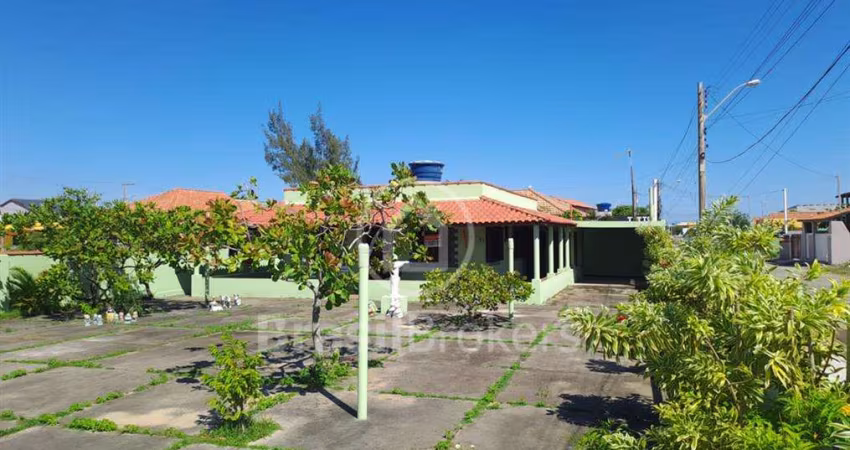 Excelente Casa com Quintal !!!... Bairro Farol de São Thomé