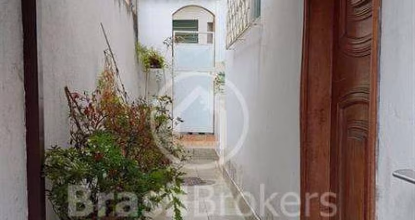 Casa Frente Rua !!!... Próxima Rua Dias da Cruz