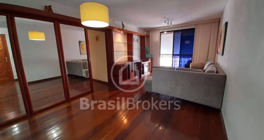 Apartamento 3 quartos + dependência próximo à Dias da Cruz