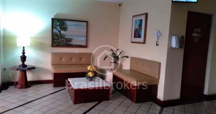 Apartamento  2 quartos com dependência completa  74m2.