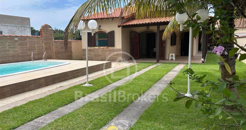 Excelente casa linear em Jaconé