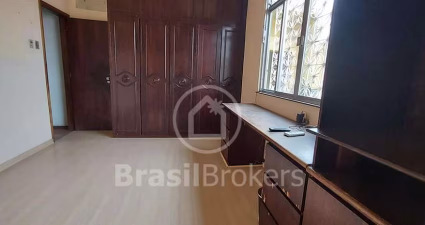 Casa duplex em Condomínio fechado com portaria 24 horas