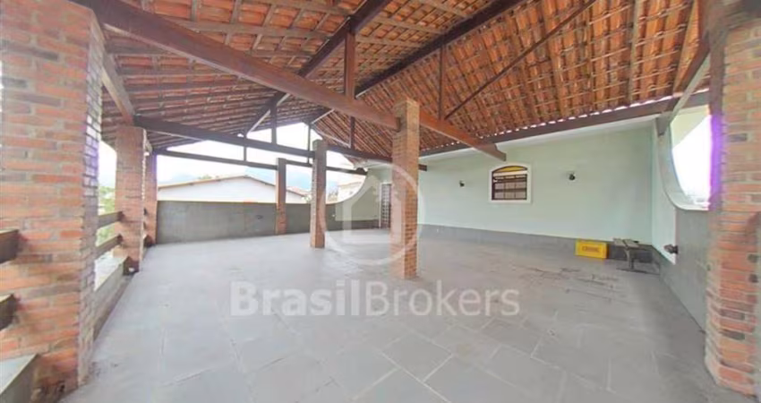 Casa à venda com 4 quartos e Aceitando Financiamento