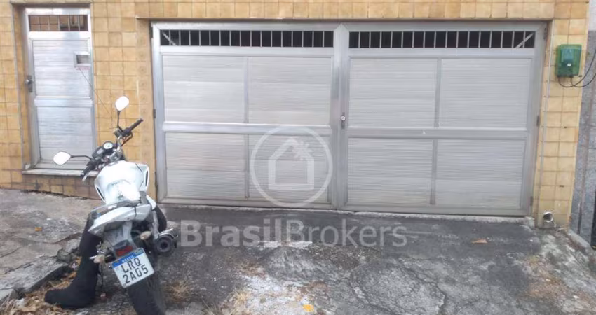 Casa 6 quartos, sendo 1 suíte