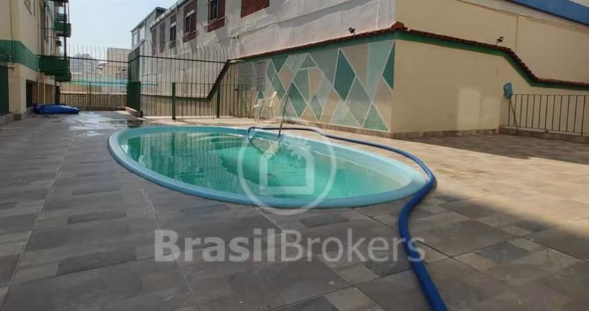 Apartamento com TRÊS Quartos em condomínio com Piscina