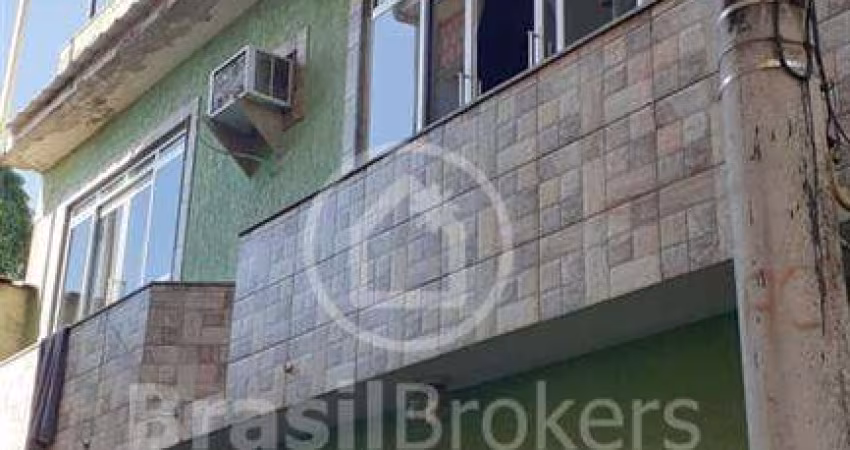 Casa em Condomínio !!!...