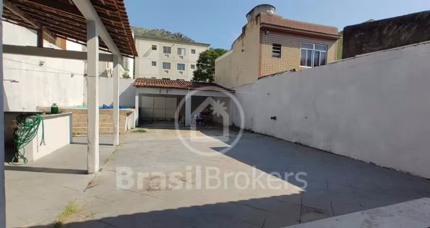 Casa com piscina e churrasqueira em Água Santa