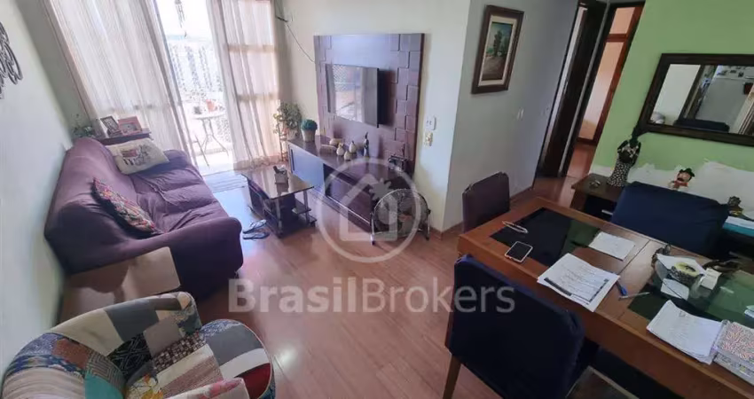 Excelente apartamento próximo de todo comércio e condução 2 qtos varanda e suíte