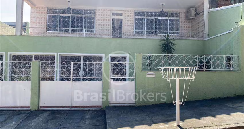Excelente casa de frente de rua  com 265 m2 Vila Valqueire !