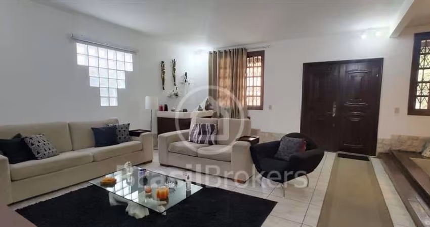 Casa ampla com espaço para festas e aceitando financiamento!