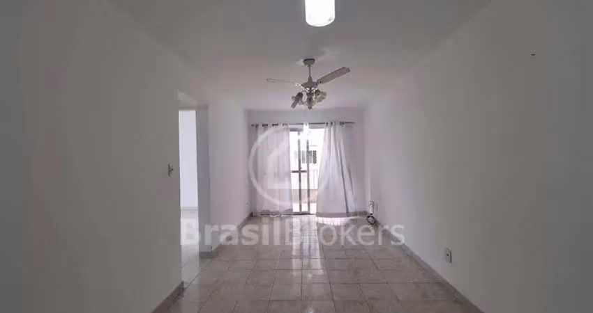 Ótimo apartamento no Méier com 2 quartos e varanda