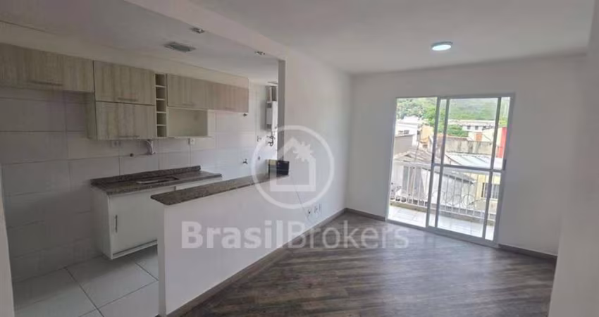 Apartamento de 2 quartos varanda e vaga de garagem