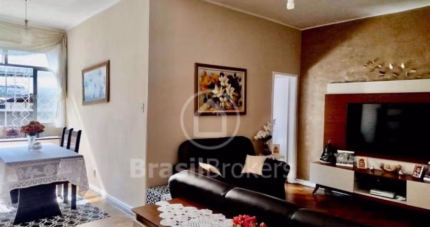 Desfrute apartamento de 85m² de área com vaga de garagem no Eng. Novo