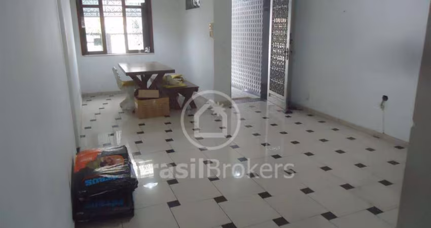 Casa à venda com 200,00m² e 4 quartos em Ramos, Rio de Janeiro - rj