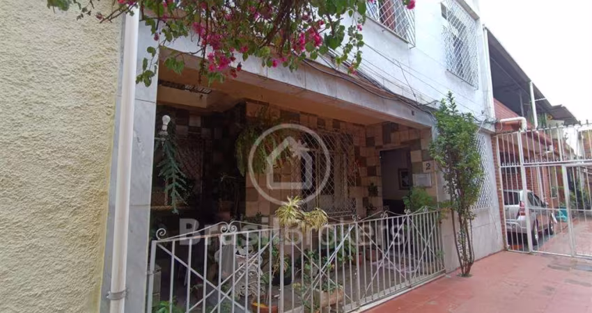 Casa  de Vila triplex 3 quartos Piedade prox. Dom :Helder