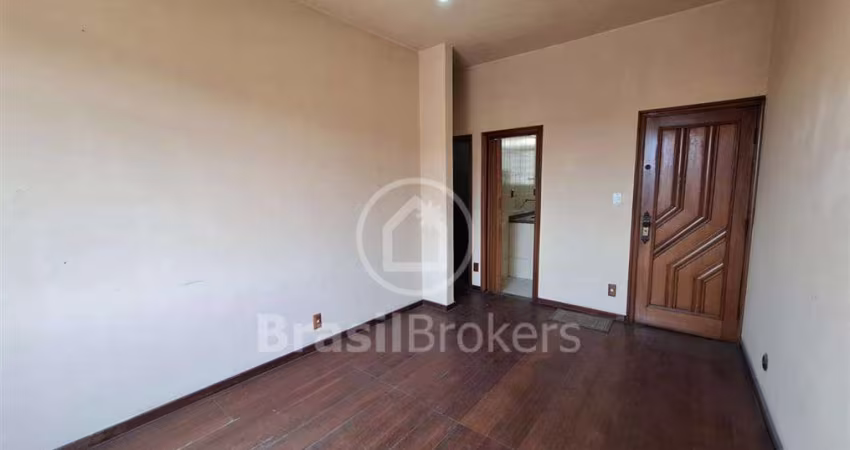Espaçoso apartamento com 2 quartos em Inhaúma