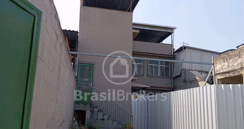 Excelente casa + galpão em ótima localização !!!