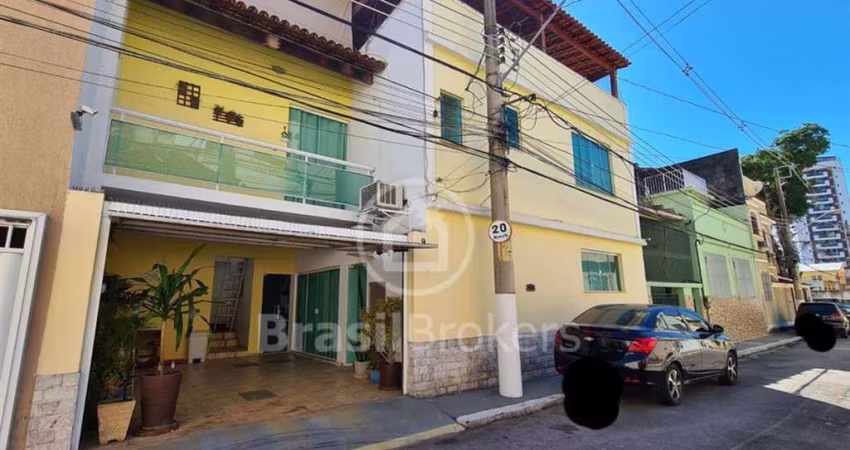 Casa 4 quartos, sendo 1 suíte