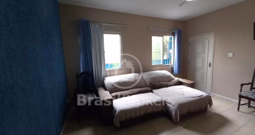 Casa de Condomínio 3 quartos, sendo 1 suíte