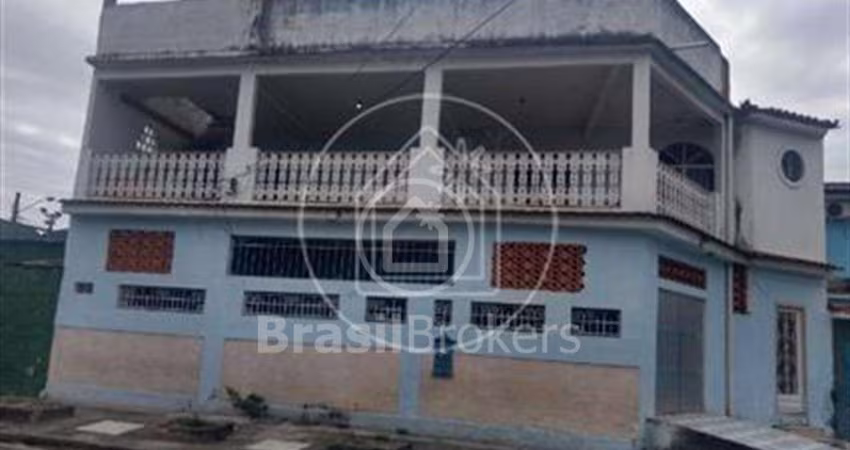 Casa 4 quartos, sendo 2 suítes