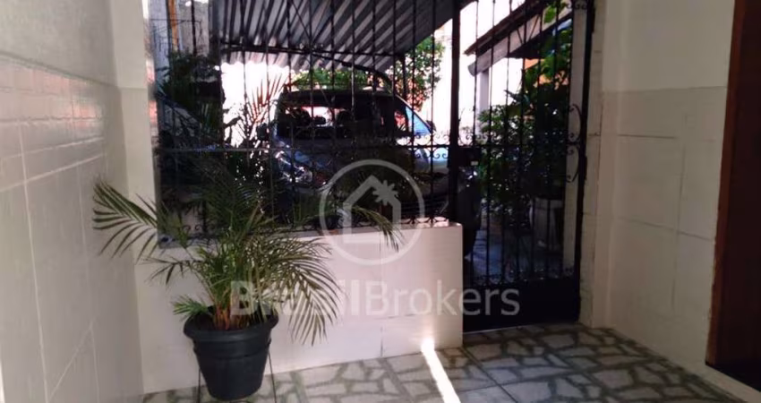 Casa 4 quartos, sendo 2 suítes