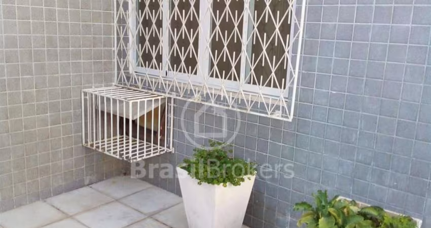 Casa de Condomínio 3 quartos, sendo 2 suítes