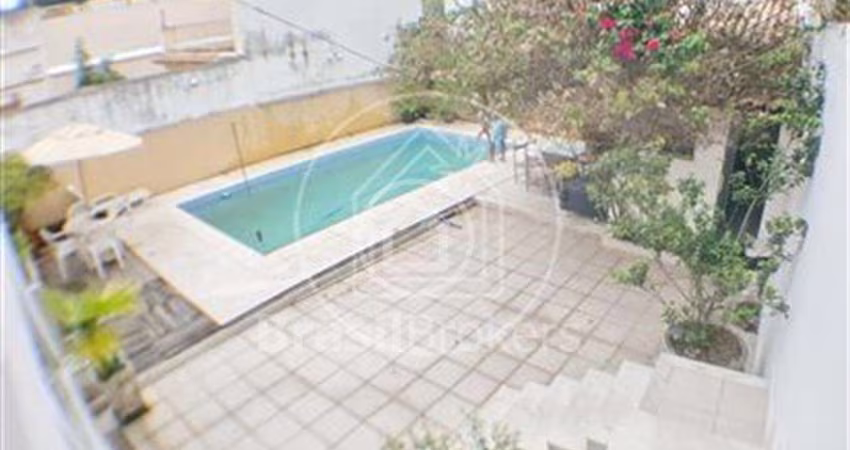 Casa 3 quartos, sendo 1 suíte