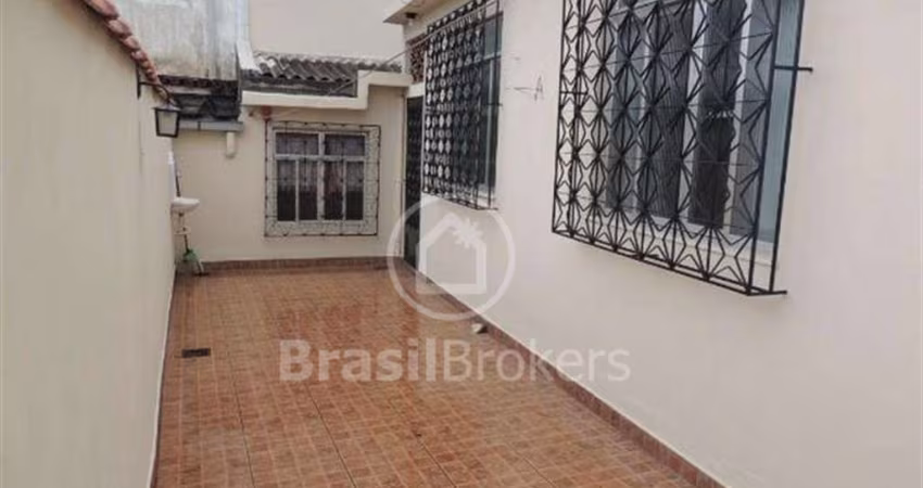 Casa 4 quartos, sendo 1 suíte